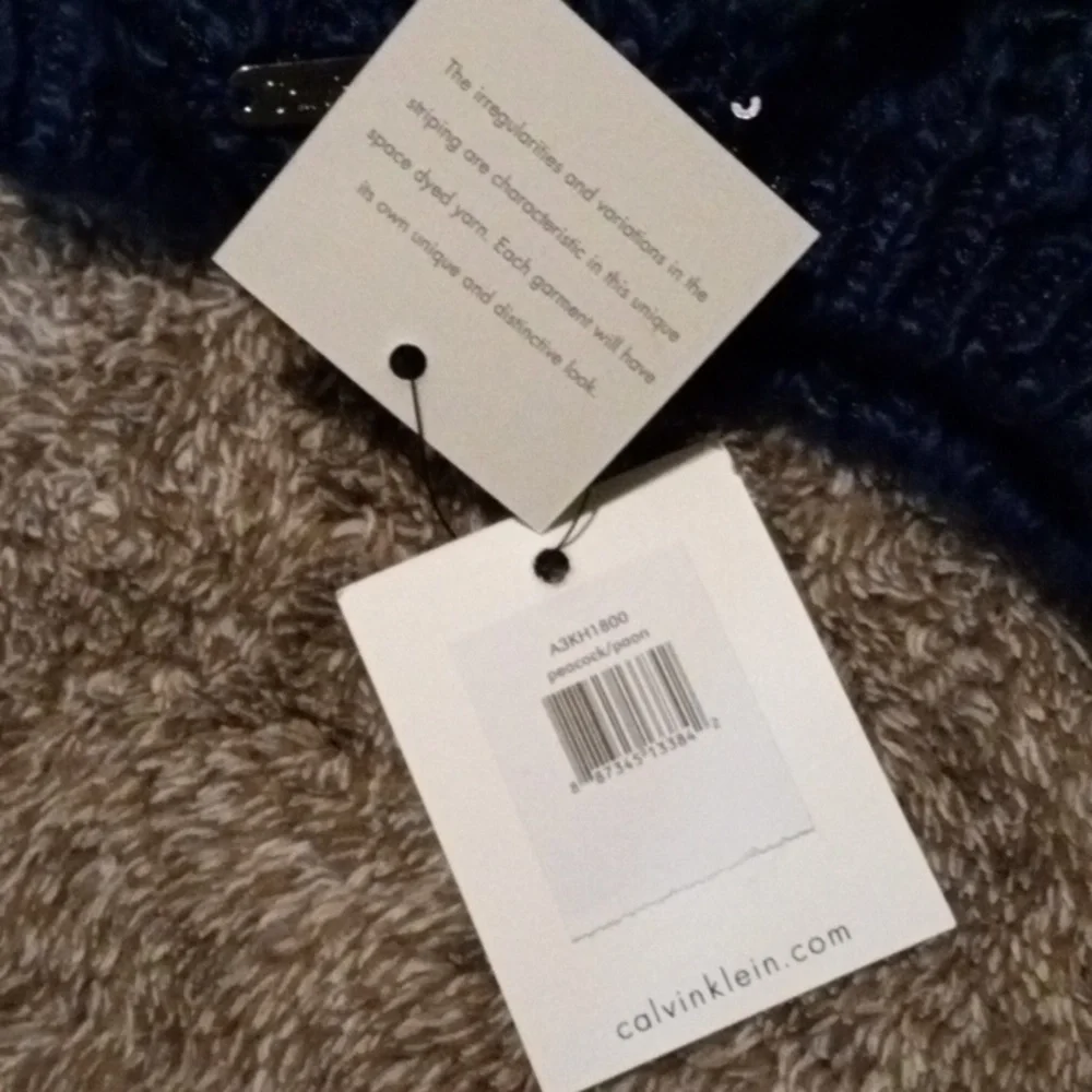 Calvin Klein NWT peacock ombre sequin beanie